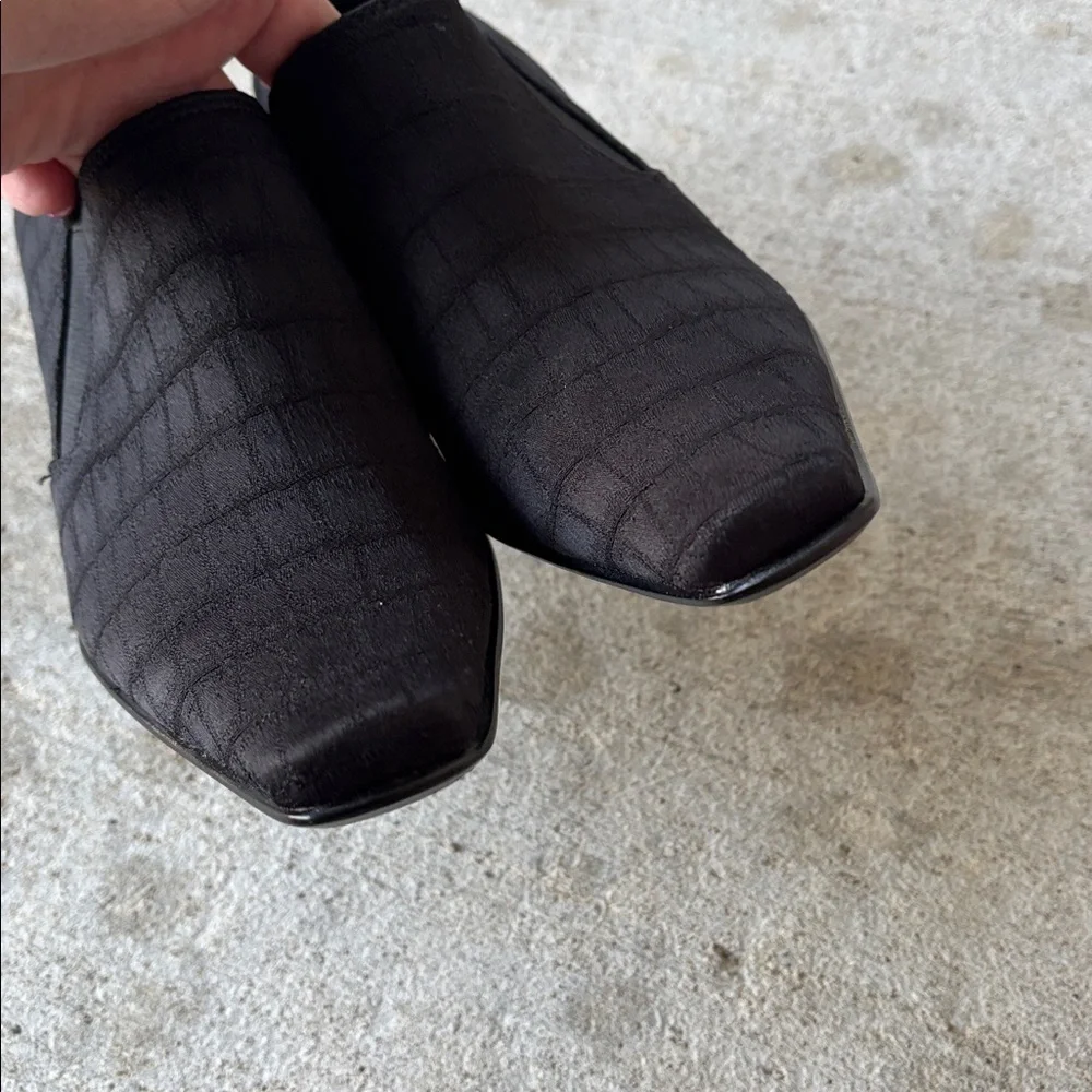 Liz Claiborne Black Patterned Booties